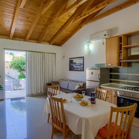 Holiday home Zlatni Dvori